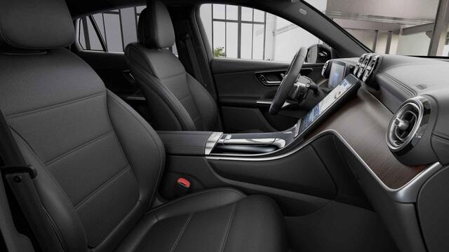 Mercedes-Benz GLC-KLASSE Coupé 300e 4MATIC AMG Line | Massage | Premium plus | Trekhaak | 20 inch | Winter pakket | Night pakket |