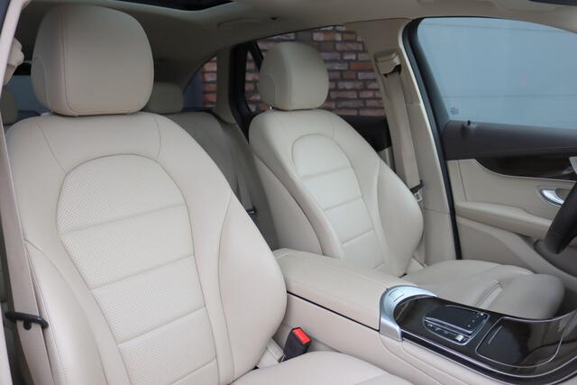 Mercedes-Benz GLC-KLASSE 300e 4MATIC Premium Plus | Distronic+ | Panoramadak | Memory | Leder | Trekhaak | Camera | Sfeerverlichting | Augmented Reality | Stoelverwarming |