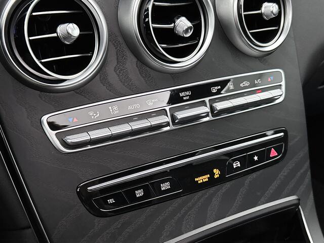 Mercedes-Benz GLC-KLASSE Coupé 300 e 4MATIC Business Solution AMG | 360 Camera | Memory Seats | Sfeerverlichting | Treeplanken | Trekhaak | Navigatie | Schuifdak | 24 Maanden Mercedes-Benz Certified Garantie.