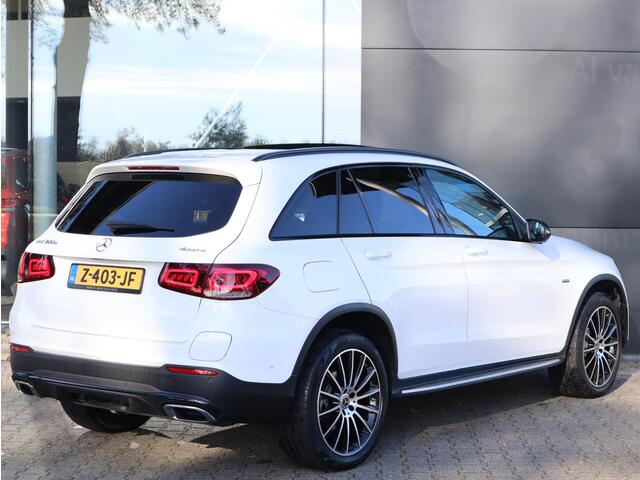 Mercedes-Benz GLC-KLASSE 300e 4MATIC AMG line | Panoramadak | Burmester | Trekhaak | Dodehoekassistent | Navigatie | 360 camera | Automaat