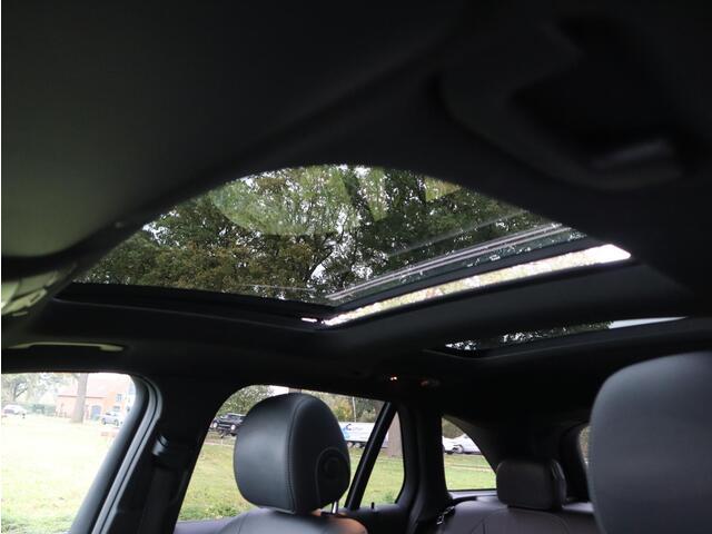 Mercedes-Benz GLC-KLASSE 300e 4MATIC AMG line | Panoramadak | Burmester | Trekhaak | Dodehoekassistent | Navigatie | 360 camera | Automaat