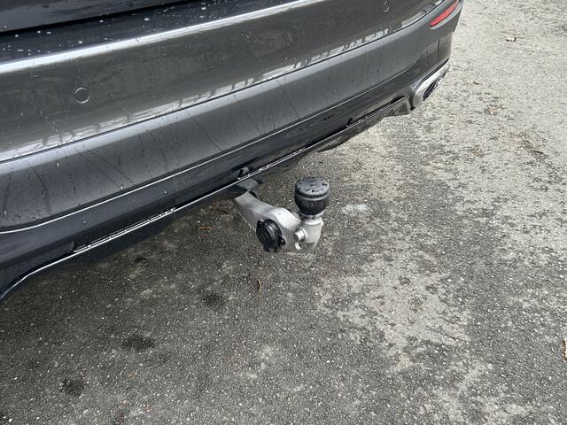 Mercedes-Benz GLC-KLASSE 300e AMG 4Matic Plugin Hybride 300e AMG 4Matic // Trekhaak // Panoramadak // 360 Camera // Memory // 9.817km // Nightpakket