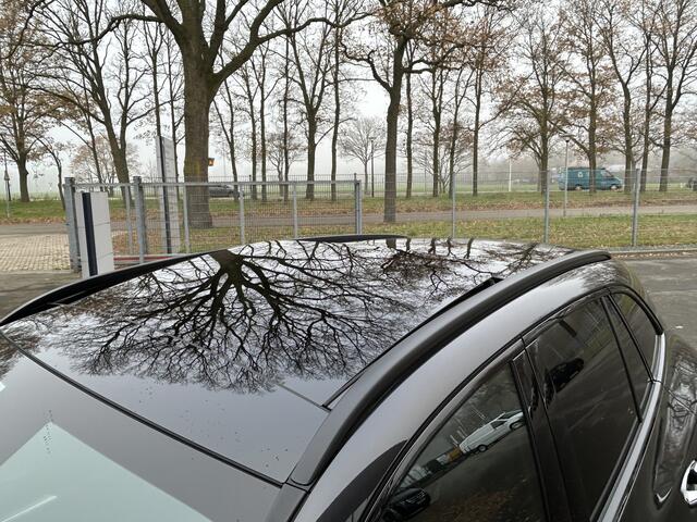 Mercedes-Benz GLC-KLASSE 300e AMG 4Matic Plugin Hybride 300e AMG 4Matic // Trekhaak // Panoramadak // 360 Camera // Memory // 9.817km // Nightpakket