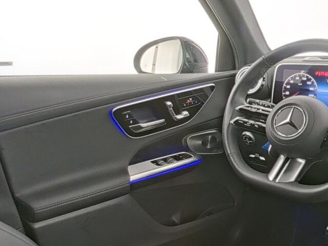 Mercedes-Benz GLC-KLASSE 300 e 4MATIC AMG Plug-In Hybride AMG Line Premium Plus | Night Pakket | Alarm Klasse 3 | trekhaak | Panorama Schuif-Kanteldak | 20 Inch AMG Velgen | Distronic. Inclusief 24 maanden MB Certified garantie voor Europa.