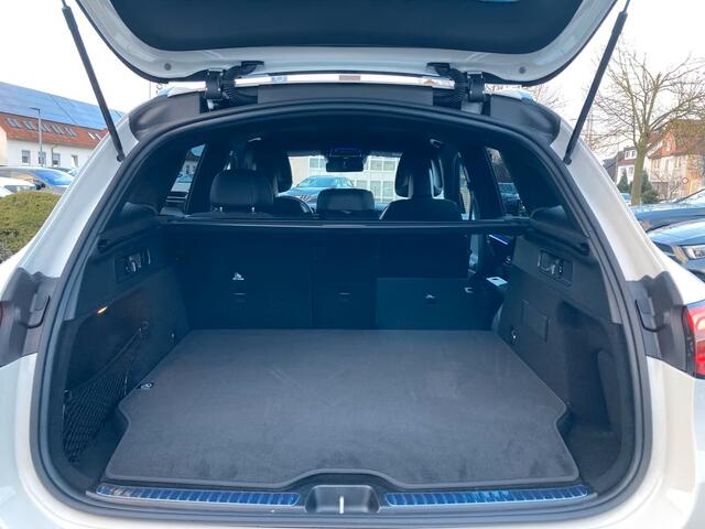 Mercedes-Benz GLC-KLASSE 300de 4MATIC AMG Line Plug-in Hybrid Distronic Night Pakket Trekhaak LED Stuurverwarming Stoelverwarming