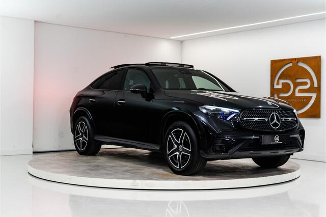 Mercedes-Benz GLC-KLASSE Coupé 400e 4MATIC AMG 381PK | Pano | Burmester | Sfeer | Carbon | Trekhaak | BOMVOL!