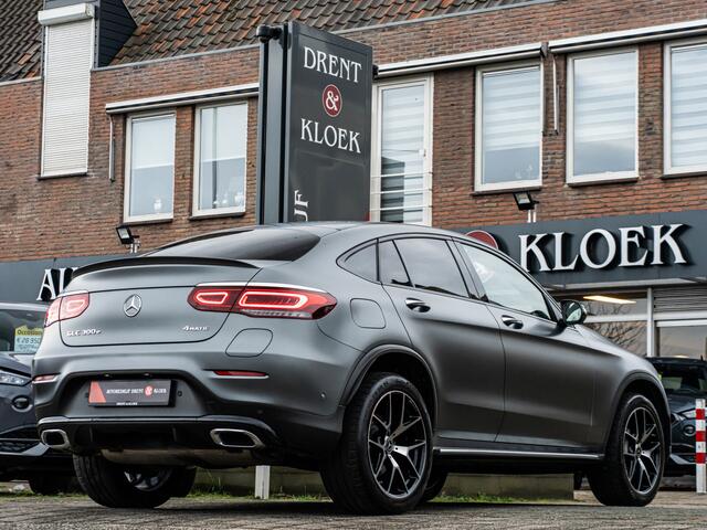 Mercedes-Benz GLC-KLASSE Coupé 300e 4MATIC Premium Plus PANO TREKHAAK 360 CAMERA NIGHT PAKKET TREEPLANKEN ELEK STOELEN