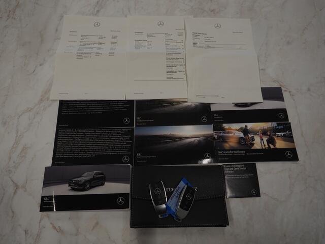 Mercedes-Benz GLC-KLASSE 300e 4MATIC Night Black | Stoelverwarming | Cruise | LED | PDC | Carplay | Climate