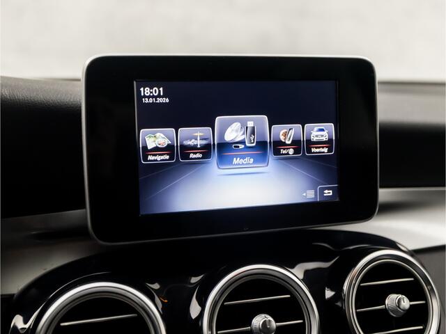 Mercedes-Benz GLC-KLASSE 250 4MATIC AMG Sport 211Pk Automaat (NAVIGATIE, TREKHAAK, LEDER, GETINT GLAS, SPORTSTOELEN, STOELVERWARMING, LED KOPLAMPEN, SPORTONDERSTEL, NIEUWSTAAT)