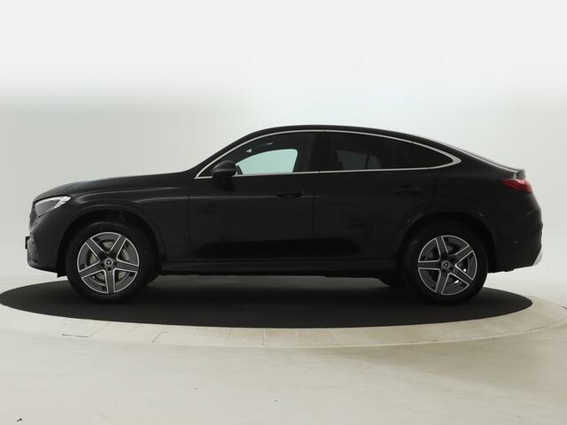 Mercedes-Benz GLC-KLASSE Coupé 300 e 4Matic AMG Plug-In Hybride | Trekhaak | Sfeerverlichting | Car Play | Parkeerpakket met Camera | Stuur en Stoelverwarming | Inclusief 24 maanden Mercedes-Benz Certified garantie voor Europa.
