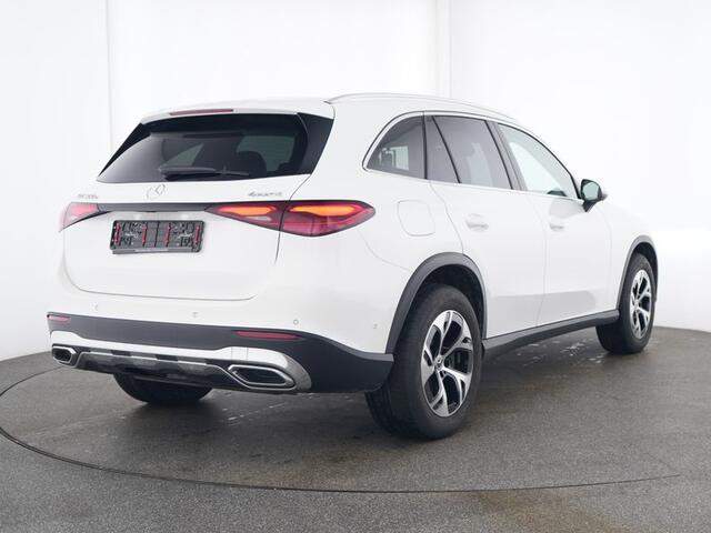 Mercedes-Benz GLC-KLASSE 300 e 4MATIC Plug-In Hybride Trekhaak | Panorama Schuif-Kanteldak | Sfeerverlichting | Memory Voorstoelen | Stuur en Stoelverwarming. Inclusief 24 maanden MB Certified garantie voor Europa.
