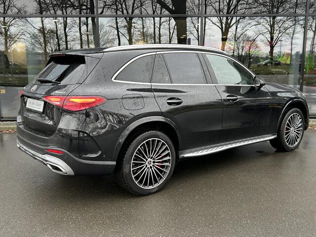 Mercedes-Benz GLC-KLASSE 300e AMG 4Matic // Panorama dak // Burmester // Memory // 360 Camera // 20 inch // Treeplanken // Sfeerverlichting // Keyless