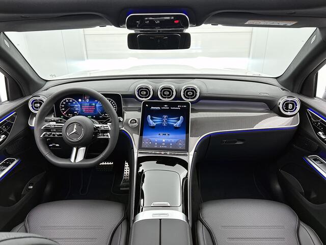 Mercedes-Benz GLC-KLASSE 300e 4MATIC Sport Edition | Premium pakket | Nightpakket | Trekhaak | Memorypakket | DIGITAL LIGHT | Panoramaschuifdak | 360° camera | Augmented Reality navigatie |
