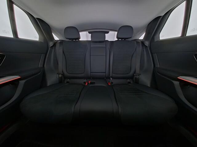 Mercedes-Benz GLC-KLASSE Coupé 300 e 4MATIC AMG Nightpakket | Panoramadak | Trekhaak | Rijassistentiepack / Distronic | 360° Camera | Stuur en Stoelverwarming | Inclusief 24 maanden Mercedes-Benz Certified garantie voor Europa.