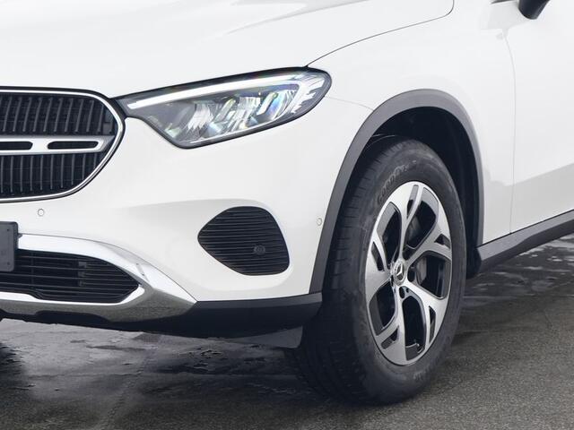 Mercedes-Benz GLC-KLASSE 300 e 4MATIC Plug-In Hybride Trekhaak | Panorama Schuif-Kanteldak | Sfeerverlichting | Memory Voorstoelen | Distronic | Stuur en Stoelverwarming. Inclusief 24 maanden Mercedes-Benz Certified garantie voor Europa.