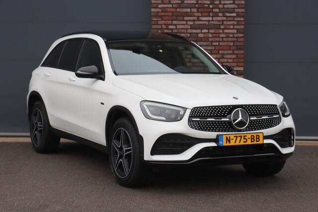Mercedes-Benz GLC-KLASSE 300e 4MATIC AMG Line | Panoramadak | Trekhaak | Multibeam LED | Stoelverwarming | Camera | Dodehoekassistent | Spoorpakket | Sfeerverlichting | Zitcomfortpakket |