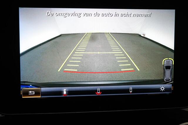 Mercedes-Benz GLC-KLASSE 250 4MATIC Premium Plus | PANORAMADAK | STOELVERWARMING | TREEPLANKEN | CAMERA | TREKHAAK | 19"