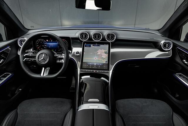 Mercedes-Benz GLC-KLASSE 300e 4MATIC Sport Edition | Panoramaschuifdak | Premium pakket | Nightpakket | Trekhaak | 360° camera | Dodehoekassistent | DIGITAL LIGHT |