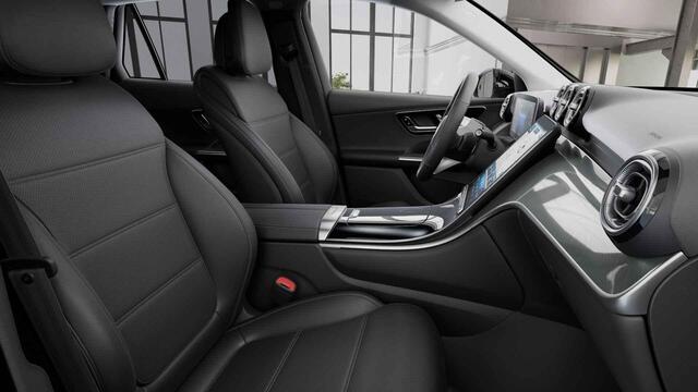 Mercedes-Benz GLC-KLASSE 300e 4MATIC Luxury Line | Premium plus pakket | Keyless | 360 camera | Panoramadak | Trekhaak | Verwarmd stuur | Burmester |