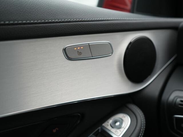 Mercedes-Benz GLC-KLASSE 300e 4MATIC Business Solution AMG Plug In Hybrid 320pk Dealer O.H. PHEV | Camera | Alcantara Sportstoelen Verwarmd | Apple Carplay | Keyless | Navigatie | DAB | Cruise Control |