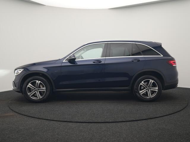 Mercedes-Benz GLC-KLASSE 300e 4MATIC Business Solution Luxury Plug In Hybrid 320pk Dealer O.H. PHEV | Trekhaak Af Fabriek | Head Up | Camera | Lederen Sportstoelen Memory & Verwarmd | Apple Carplay | Navigatie | DAB | Cruise Control |