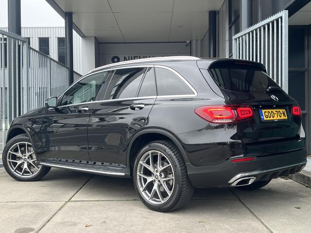 Mercedes-Benz GLC-KLASSE 300e 4MATIC Business Solution AMG | SCHUIF/KANTELDAK | 360 CAMERA | NAVI | CARPLAY/ANDROID | CRUISE CONTROL | PDC V+A | CLIMATE CONTROL | LMV 20'' | ELKTR. MEMORY STOELEN | STOELVERWARMING | KEYLESS | LED | BLUETOOTH