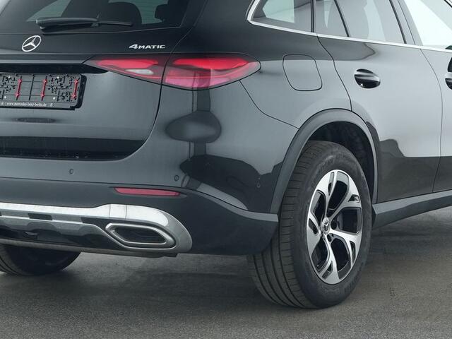 Mercedes-Benz GLC-KLASSE 300 e 4MATIC Plug-In Hybride Trekhaak | Panorama Schuif-Kanteldak | Zwarte hemel | Parkeerpakket met 360°-camera | Stuur en Stoelverwarming. Inclusief 24 maanden MB Certified garantie voor Europa.