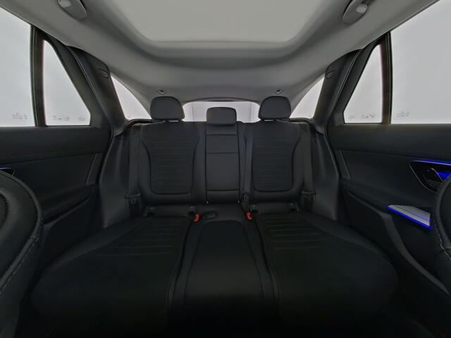 Mercedes-Benz GLC-KLASSE 300 e 4MATIC AMG Plug-In Hybride AMG Premium | Night Pakket | Trekhaak | Panorama Schuif-Kanteldak | Memory Stoelen | Stuur en Stoelverwarming. Inclusief 24 maanden MB Certified garantie voor Europa.