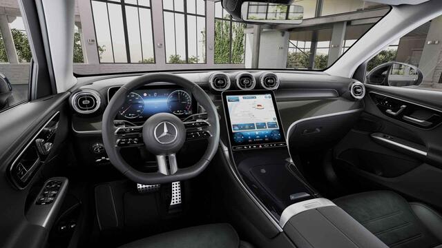 Mercedes-Benz GLC-KLASSE 300e 4MATIC AMG Line | Premium | Panoramadak | Trekhaak | Rij assistentiepakket |