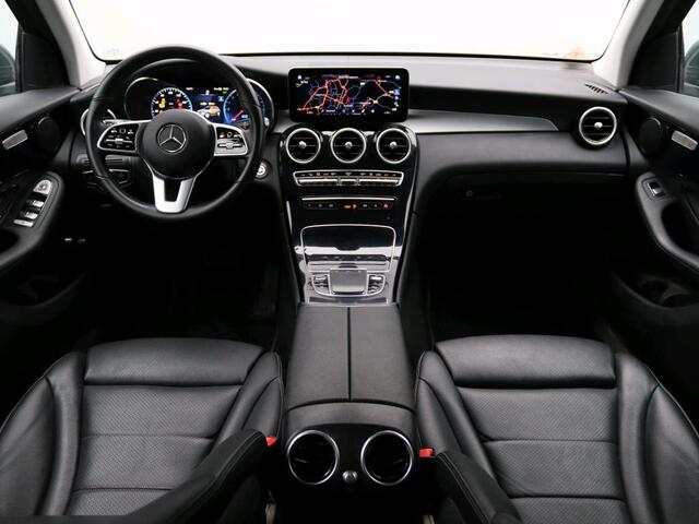 Mercedes-Benz GLC-KLASSE 300 e 4MATIC Plug-In Hybride | Alarm | Led verlichting | Digitaal Dash | Parkeerpakket met Camera | Stoelverwarming | Inclusief 24 maanden Mercedes-Benz Certified garantie voor Europa.