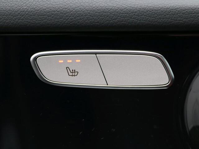 Mercedes-Benz GLC-KLASSE 300 e 4MATIC Plug-In Hybride | Alarm | Led verlichting | Digitaal Dash | Parkeerpakket met Camera | Stoelverwarming | Inclusief 24 maanden Mercedes-Benz Certified garantie voor Europa.