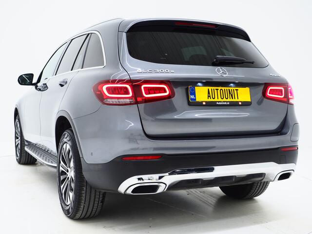 Mercedes-Benz GLC-KLASSE 300e 4MATIC | Panoramadak | Treeplanken | Camera | Sfeerlicht | Virtual | Zwarte Hemel | Carplay