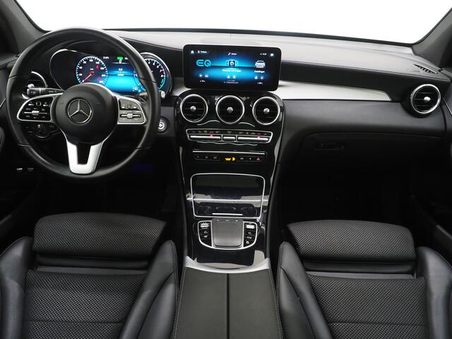 Mercedes-Benz GLC-KLASSE 300e 4MATIC | Panoramadak | Treeplanken | Camera | Sfeerlicht | Virtual | Zwarte Hemel | Carplay