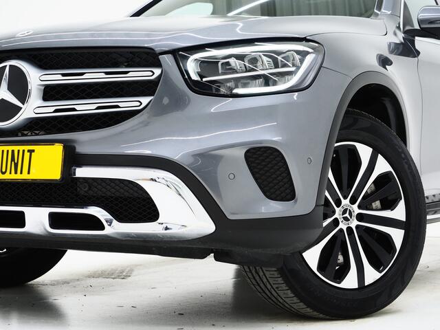 Mercedes-Benz GLC-KLASSE 300e 4MATIC | Panoramadak | Treeplanken | Camera | Sfeerlicht | Virtual | Zwarte Hemel | Carplay
