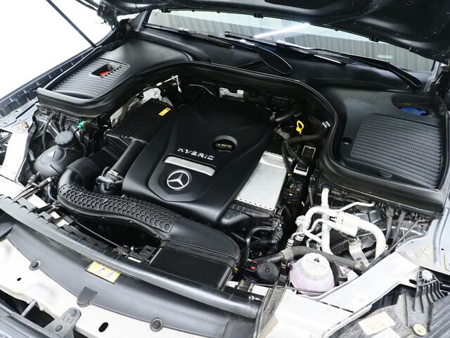 Mercedes-Benz GLC-KLASSE 300e 4MATIC | Panoramadak | Treeplanken | Camera | Sfeerlicht | Virtual | Zwarte Hemel | Carplay