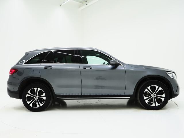 Mercedes-Benz GLC-KLASSE 300e 4MATIC | Panoramadak | Treeplanken | Camera | Sfeerlicht | Virtual | Zwarte Hemel | Carplay