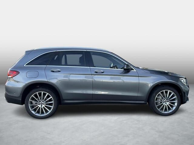 Mercedes-Benz GLC-KLASSE 300e 4MATIC AMG Line | Panoramadak | Trekhaak | Stoelverwarming