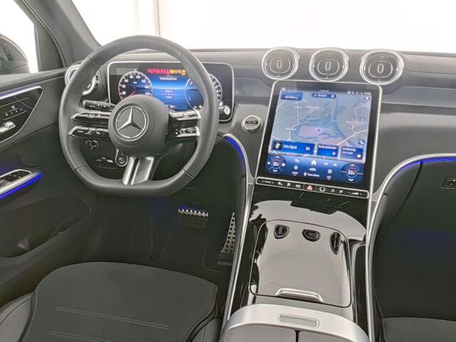 Mercedes-Benz GLC-KLASSE 300 e 4MATIC AMG Plug-In Hybride AMG Line | Night Pakket | Digital Licht | Trekhaak | Distronic | Memory Voorstoelen | Stoel en Stuurverwarming. Inclusief 24 maanden Mercedes-Benz Certified garantie voor Europa.