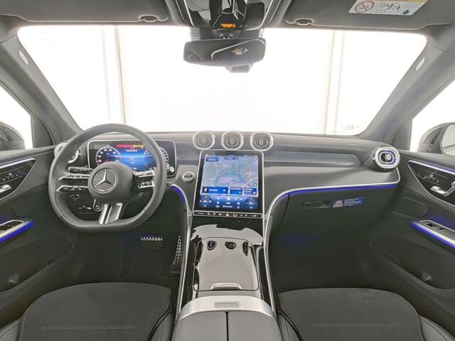 Mercedes-Benz GLC-KLASSE 300 e 4MATIC AMG Plug-In Hybride AMG Line | Night Pakket | Digital Licht | Trekhaak | Distronic | Memory Voorstoelen | Stoel en Stuurverwarming. Inclusief 24 maanden Mercedes-Benz Certified garantie voor Europa.