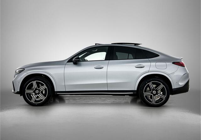 Mercedes-Benz GLC-KLASSE 300e 4MATIC Sport Edition | Premium | Winterpakket | Nightpakket | Trekhaak | Stoelventilatie/- verwarming | Treeplanken | Spoiler | Panoramaschuifdak | 360°-camera | Augmented Reality navigatie |