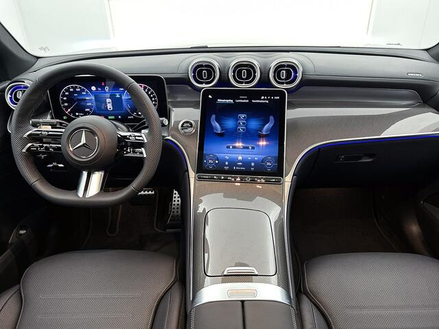 Mercedes-Benz GLC-KLASSE 300e 4MATIC Sport Edition | Premium | Winterpakket | Nightpakket | Trekhaak | Stoelventilatie/- verwarming | Treeplanken | Spoiler | Panoramaschuifdak | 360°-camera | Augmented Reality navigatie |