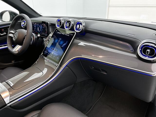 Mercedes-Benz GLC-KLASSE 300e 4MATIC Sport Edition | Premium | Winterpakket | Nightpakket | Trekhaak | Stoelventilatie/- verwarming | Treeplanken | Spoiler | Panoramaschuifdak | 360°-camera | Augmented Reality navigatie |