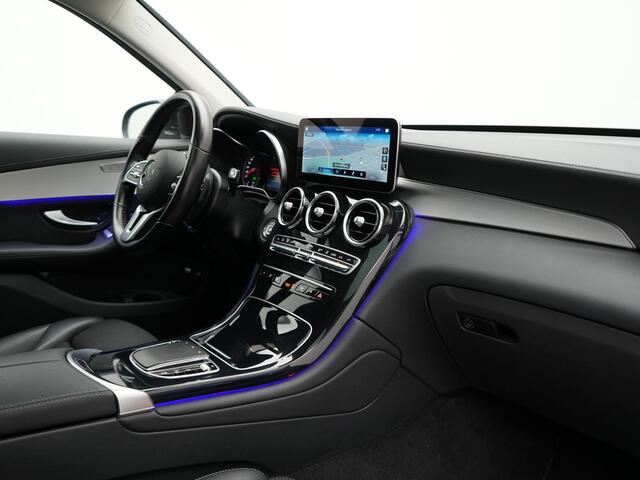 Mercedes-Benz GLC-KLASSE 300e 4MATIC Premium Plug In Hybrid 320pk Dealer O.H. PHEV | Trekhaak Af Fabriek | Panodak | Camera | Lederen Sportstoelen Verwarmd | Sfeerverlichting | Apple Carplay | Sidesteps | Navigatie | DAB |