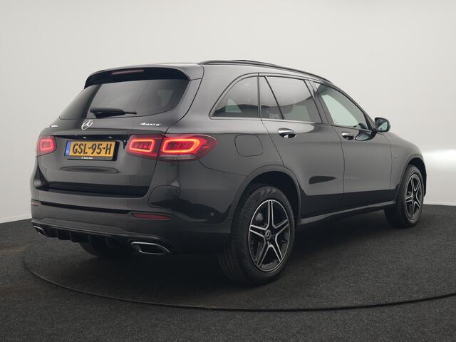 Mercedes-Benz GLC-KLASSE 300e 4MATIC Premium Plus PHEV 320pk Dealer O.H | Panodak | Adaptive Cruise | Sportstoelen Memory | Burmester | AMG Exterieur | Head Up | Camera | Keyless |