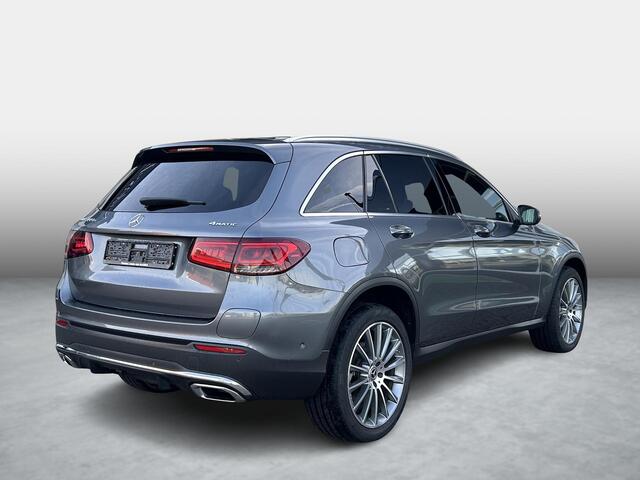 Mercedes-Benz GLC-KLASSE 300e 4MATIC AMG Line | Panoramadak | Trekhaak | Stoelverwarming