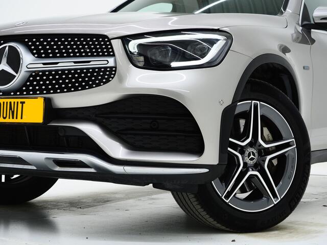 Mercedes-Benz GLC-KLASSE 300e 4MATIC AMG | Panoramadak | Sfeerlicht | Camera | Sportstuur | Virtual | Stoelverwarming | Carplay