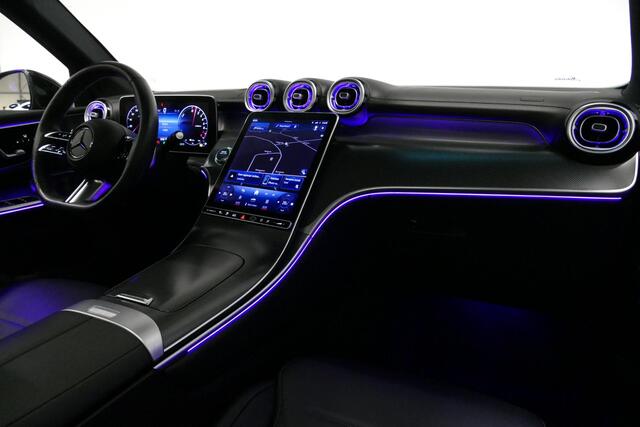 Mercedes-Benz GLC-KLASSE 300e 4MATIC AMG Line / GLC63s AMG diffuser / Panamericana Grille / Achterasbesturing / Panoramadak / Luchtvering / Elektr. verstelbare stoelen (memory) / Burmester 3D Surround Sound / Digital Light (laser) / HUD / Rondomzichtcamera / Apple Carplay - Andro