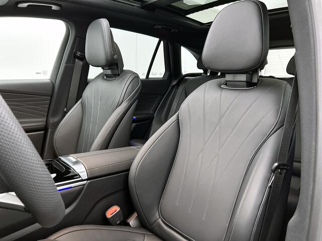 Mercedes-Benz GLC-KLASSE 300e 4MATIC Sport Edition | Premium | Nightpakket | Rijassistentiepakket Plus | Treeplanken in aluminiumlook | Trekhaak | Panoramaschuifdak | Smartphone integratie | 360° camera | Sfeerverlichting |