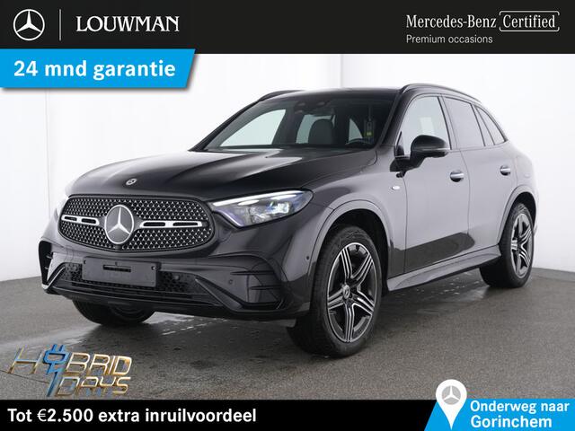 Mercedes-Benz GLC-KLASSE 300 e 4MATIC AMG Plug-In Hybride AMG Line | Night Pakket | Alarm klasse 3 | Distronic | Panorama Schuif-Kanteldak | 20 Inch AMG Velgen | Burmester®. Inclusief 24 maanden Mercedes-Benz Certified garantie voor Europa.