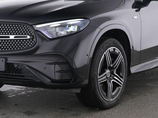 Mercedes-Benz GLC-KLASSE 300 e 4MATIC AMG Plug-In Hybride AMG Line | Night Pakket | Alarm klasse 3 | Distronic | Panorama Schuif-Kanteldak | 20 Inch AMG Velgen | Burmester®. Inclusief 24 maanden Mercedes-Benz Certified garantie voor Europa.